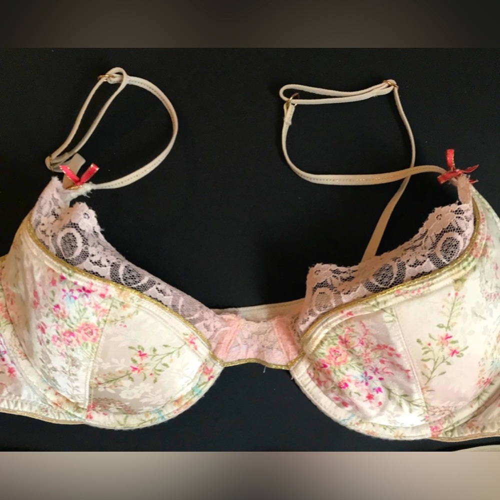 EUC Victoria’s Secret Vintage 2005 Angels Floral Bra